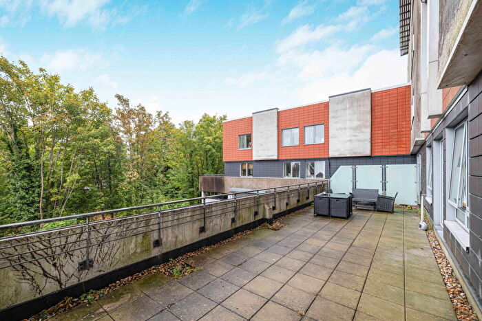 2 Bedroom Flat To Rent In Albemarle Road, Beckenham, BR3