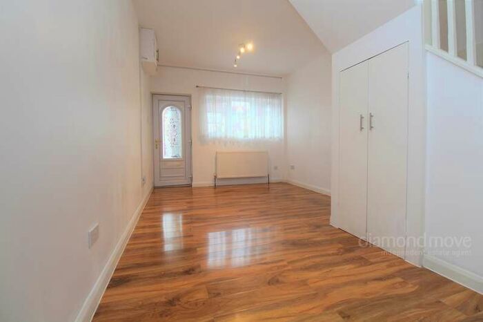 2 Bedroom House To Rent In Crosslands Avenue, Southall, UB2