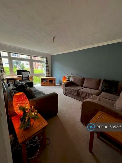 2 Bedroom Flat To Rent In Paddockhall Road, Haywards Heath, RH16