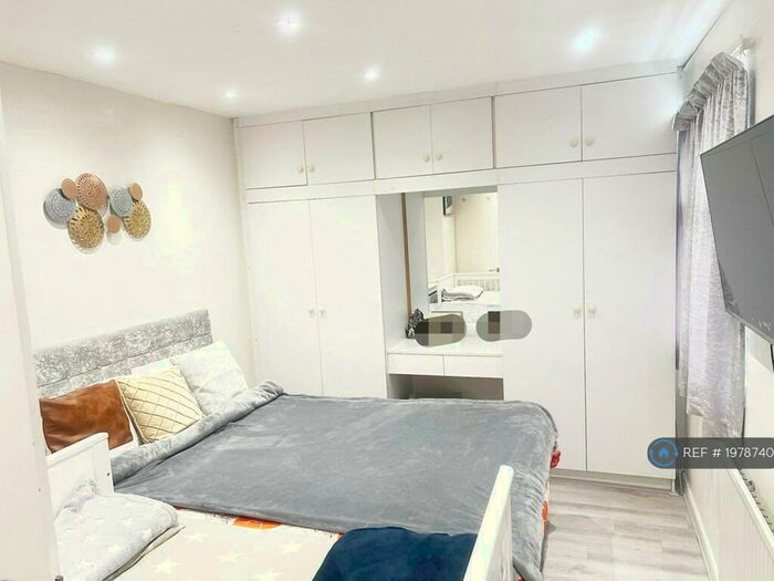 2 Bedroom Terraced House To Rent In Holliers Way, Hatfield, AL10