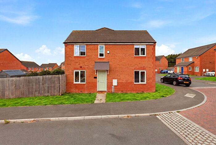 3 Bedroom Semi-Detached House For Sale In Woodland Walk, Upton, WF9