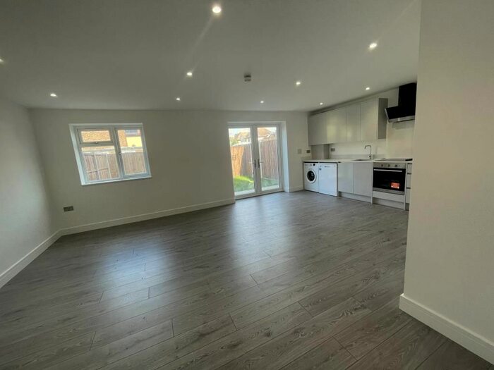 2 Bedroom Flat To Rent In Staines-Upon-Thames, Surrey, TW15