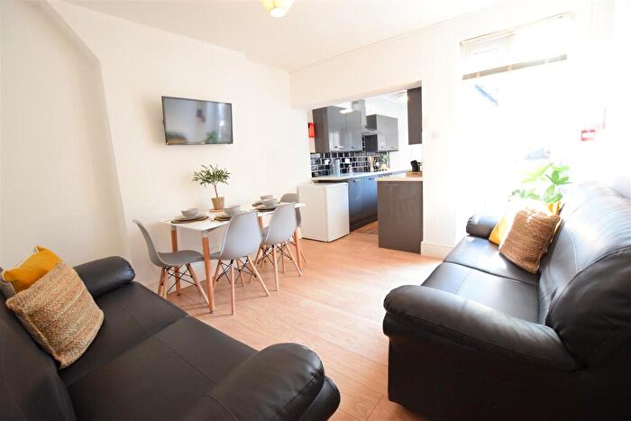 5 Bedroom End Of Terrace House To Rent In Gresham Street - Student House - /, LN1