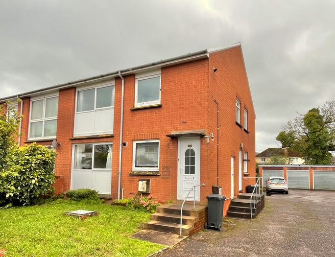 2 Bedroom Flat To Rent In Hillview Road, Minehead, TA24