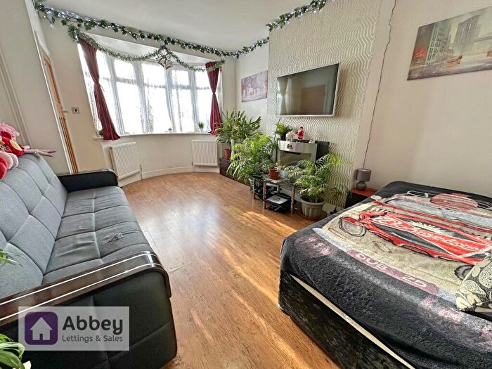 2 Bedroom Semi-Detached House For Sale In Anstey Lane, Leicester, LE4
