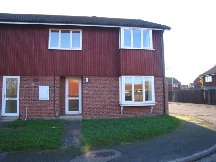 Semi Detached House To Rent In Mill Reef Close, CB8