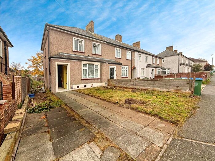 3 Bedroom End Of Terrace House For Sale In Emes Road, Erith, DA8