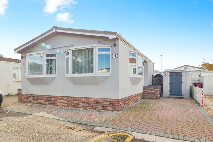 2 Bedroom Park Home For Sale In Cedar Avenue, Charnwood Park Estate, Scunthorpe, DN15
