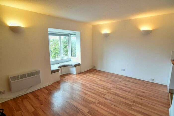 Apartment To Rent In St. Christophers Gardens, Thornton Heath, CR7