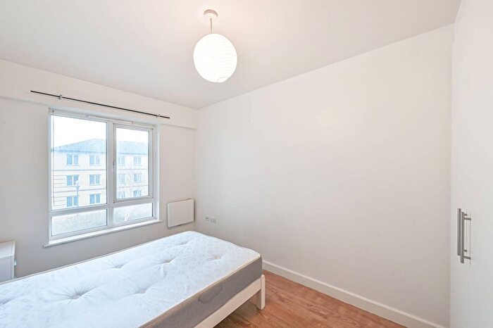 1 Bedroom Flat To Rent In Heritage Avenue, Edgware, London, NW9