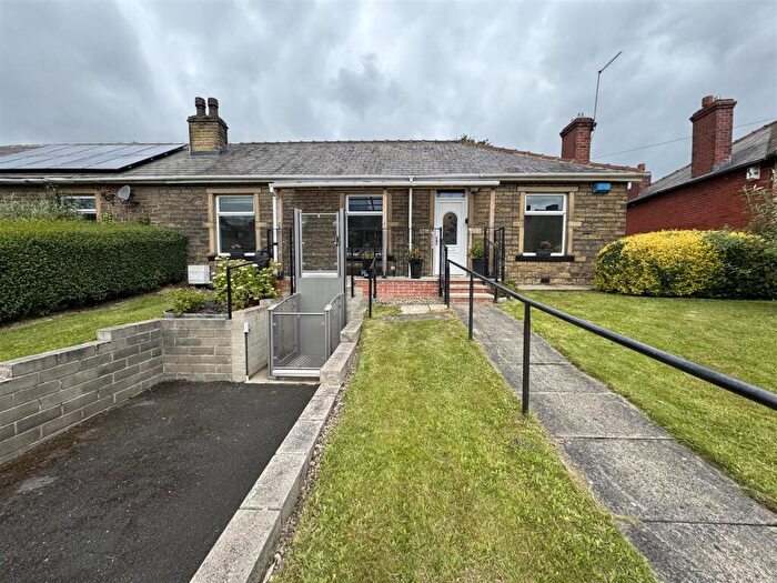 3 Bedroom Semi-Detached Bungalow For Sale In Rawthorpe Lane, Huddersfield, HD5