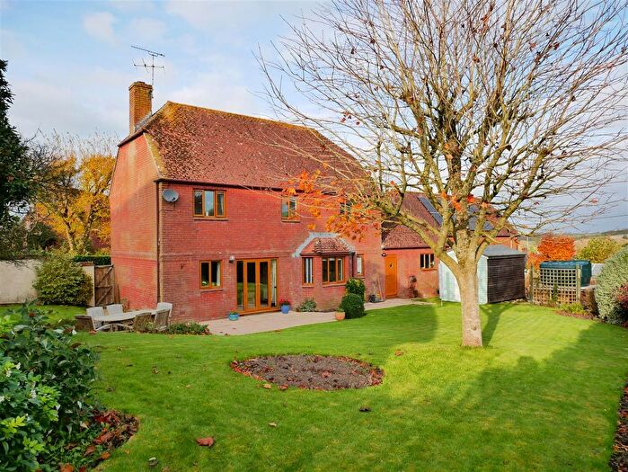 4 Bedroom Detached House For Sale In Roundway Close, Heddington, Calne, SN11