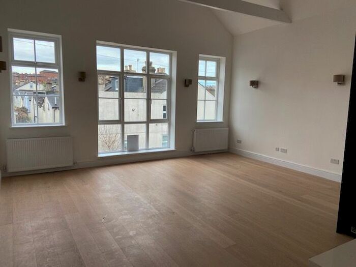 2 Bedroom Flat To Rent In Commercial Road, Tunbridge Wells, TN1