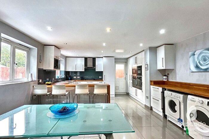 5 Bedroom Detached House For Sale In Lucerne Avenue, Bure Park, Bicester, OX26