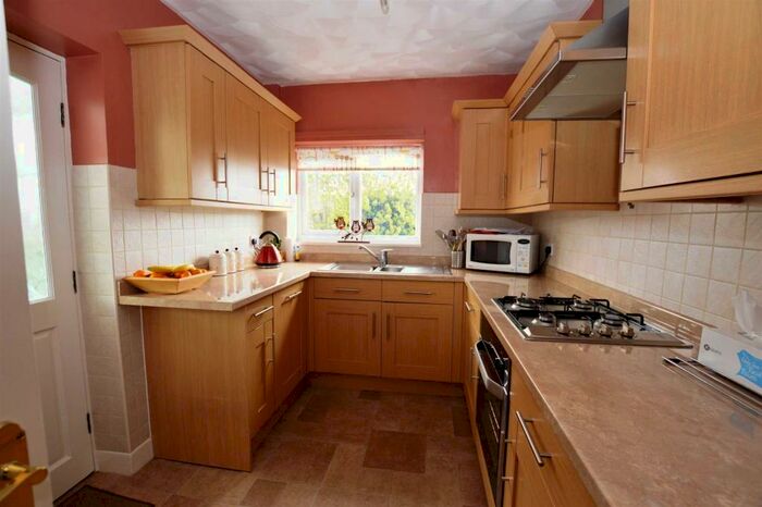 3 Bedroom Semi-Detached House To Rent In Myers Lane, Bolton, Bradford, BD2