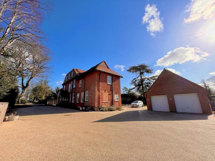 2 Bedroom Flat To Rent In Aitken House, NR28