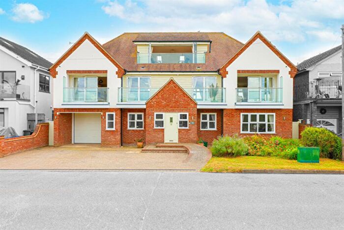 4 Bedroom Detached House For Sale In Stunning Views- Kellington Road, Canvey Island, SS8