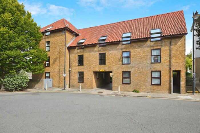 1 Bedroom Flat For Sale In Shaftesbury Quay, Hertford, SG14
