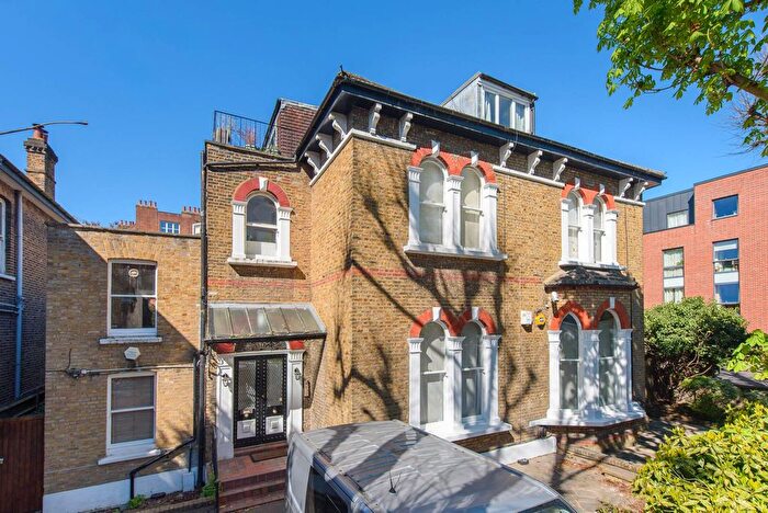 2 Bedroom Flat To Rent In Priory Road, South Hampstead, London, NW6