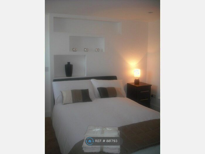 Studio To Rent In Venetia Rd, London, W5