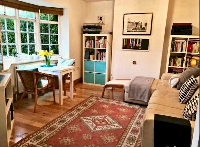 1 Bedroom Maisonette To Rent In Neale Close, Hampstead Garden Suburb, London N2
