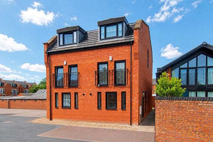 4 Bedroom House For Sale In Thenford Mews, Northampton, NN1