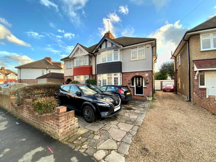 3 Bedroom Property For Sale In Fairdale Gardens, Hayes, UB3