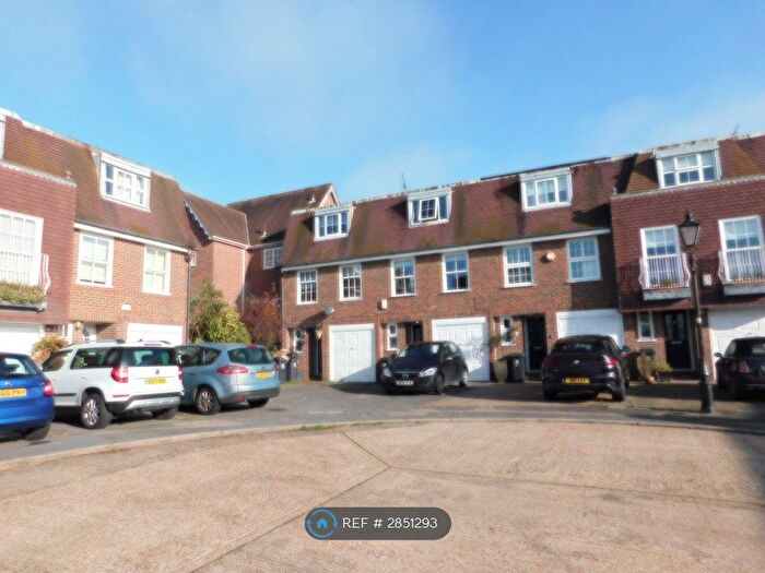 3 Bedroom Semi-Detached House To Rent In Wroths Path, Loughton, IG10