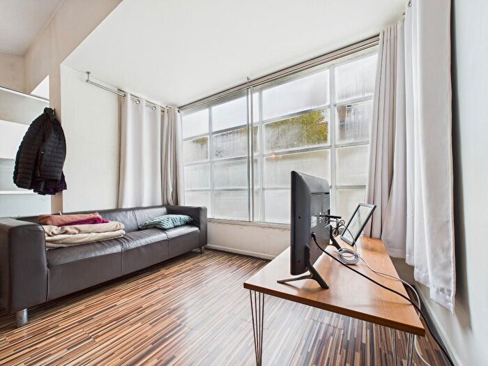 1 Bedroom Flat To Rent In Northey Street, London, E14