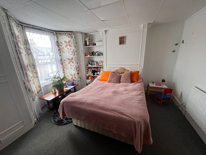 1 Bedroom Flat To Rent In Forest Road, Walthamstow, E17