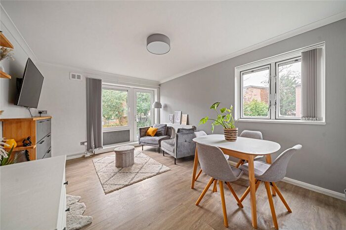 1 Bedroom Flat For Sale In Grantley House, Windlesham Grove, London, SW19