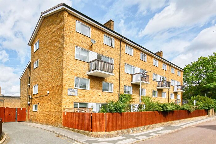 4 Bedroom Flat For Sale In Heathfield Square, London, SW18