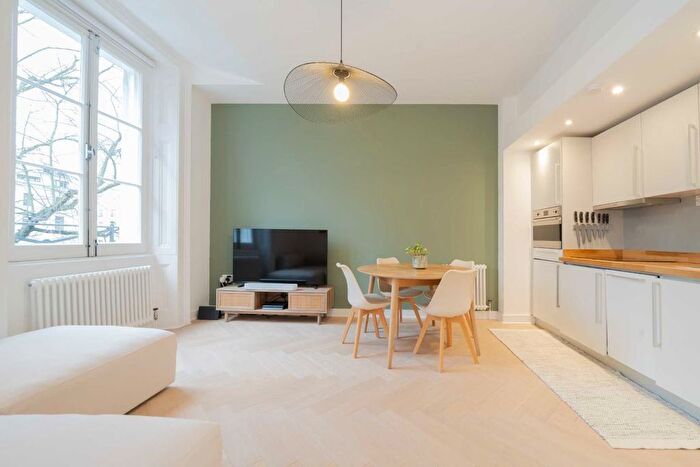 2 Bedroom Flat For Sale In Westbourne Terrace, Hyde Park, W2
