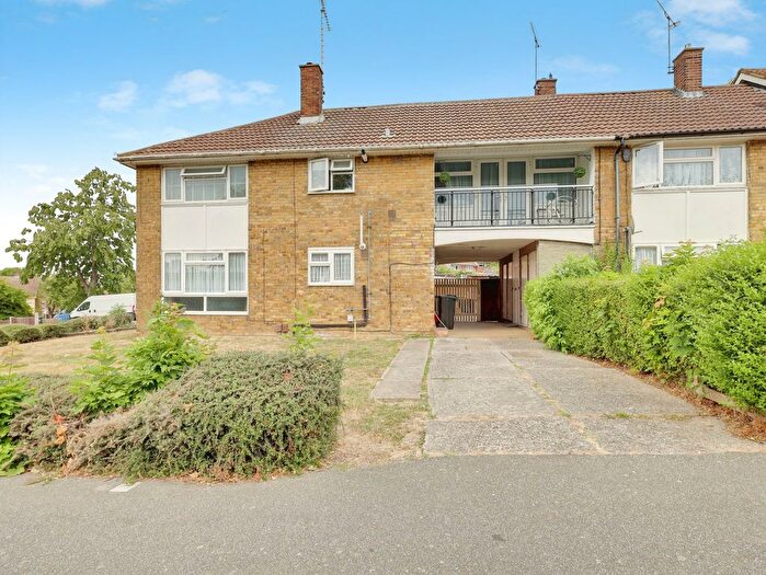 2 Bedroom Flat For Sale In Clickett Hill, Basildon, SS14