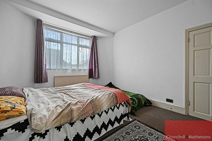 4 Bedroom Detached House For Sale In Tavistock Road, London, NW10