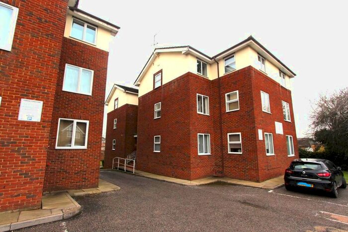 1 Bedroom Flat To Rent In Collingwood Court, Station Road, New Barnet, EN5