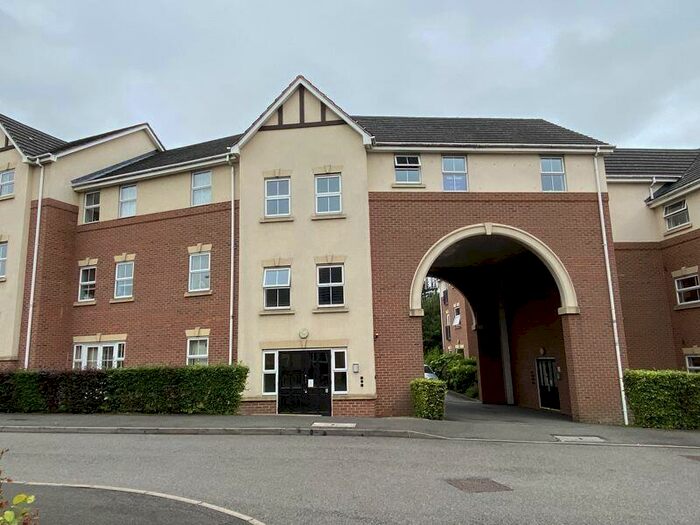 2 Bedroom Flat To Rent In Newlands Close, Hagley, DY9