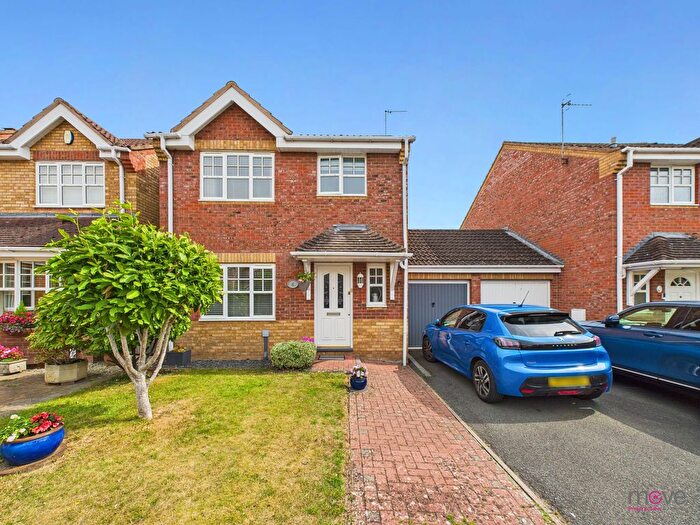 3 Bedroom Link Detached House For Sale In Cambrai Drive, Norton, WR5