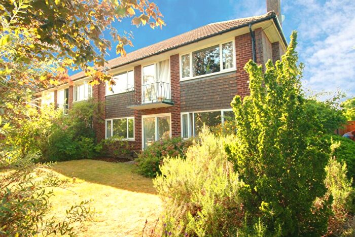 2 Bedroom Ground Maisonette For Sale In Trinity Close, Bromley, BR2