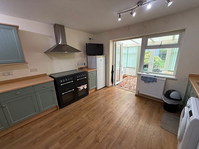 4 Bedroom Semi Detached House To Rent In Ynysderw Road, Swansea, SA8