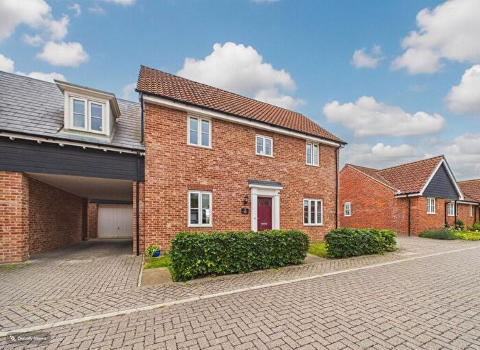 4 Bedroom Link Detached House For Sale In Pamment Close, Tostock, IP30