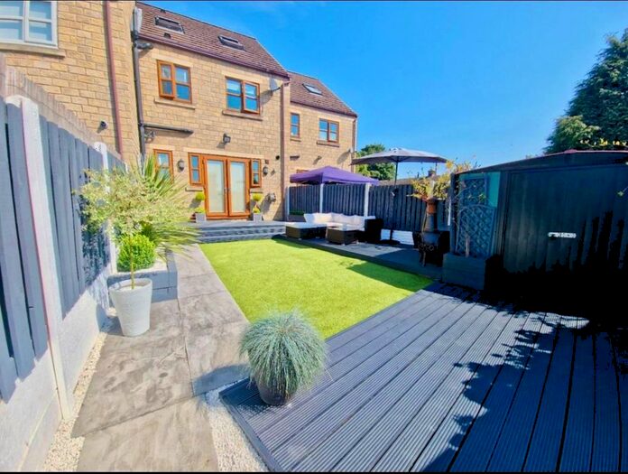 3 Bedroom Town House To Rent In Autumn Close, Royston, Barnsley, S71