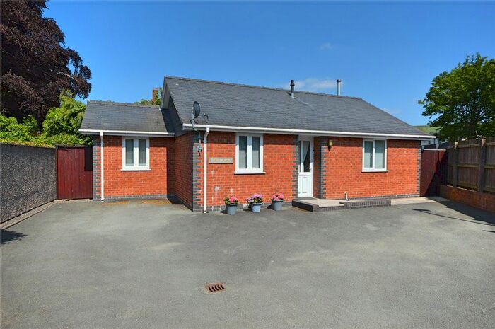 3 Bedroom Bungalow For Sale In Lon Gerylli, Newtown, Powys, SY16