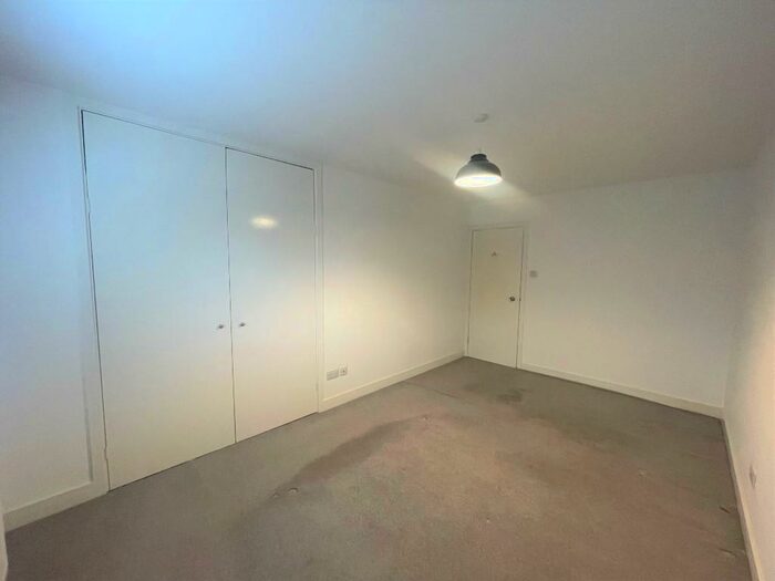 2 Bedroom Apartment To Rent In Upper Lattimore Road, St. Albans, Hertfordshire, AL1