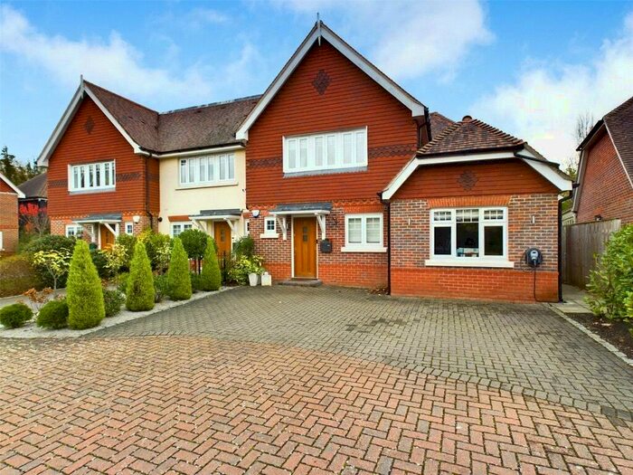 4 Bedroom Semi-Detached House To Rent In Bramblings Close, Farnham, Surrey, GU9