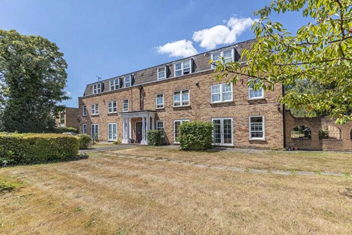 2 Bedroom Flat To Rent In St. James's Road, Hampton Hill, TW12