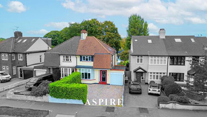 3 Bedroom Semi-Detached House For Sale In The Fairway, Leigh-On-Sea, SS9