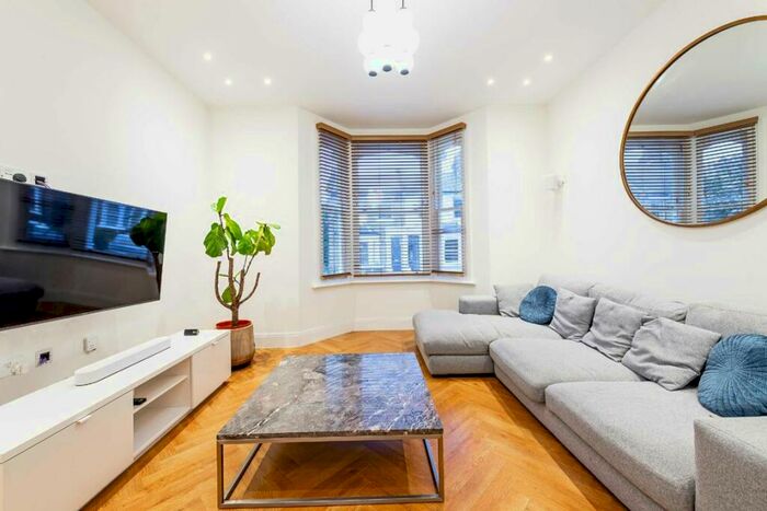 4 Bedroom House To Rent In Corinne Road, Tufnell Park, N19