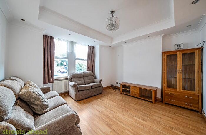4 Bedroom Town House To Rent In Manning Gardens, Croydon, London, CR0