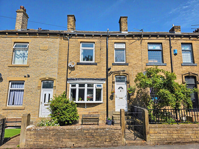 2 Bedroom Terraced House For Sale In Shetcliffe Lane, Bradford, BD4